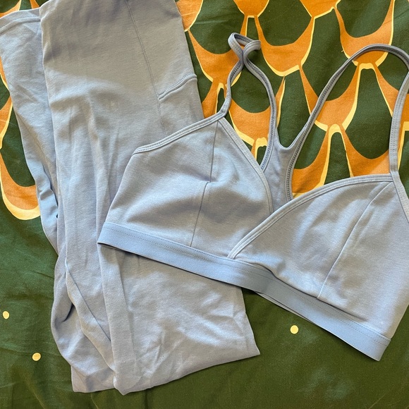 Fabletics Live In Set - Picture 2 of 4